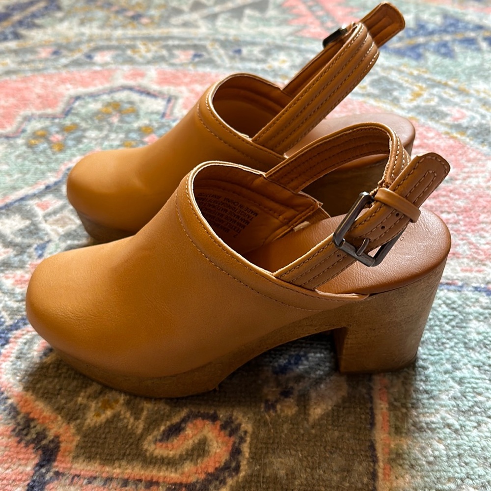 Target woman size 7 clogs